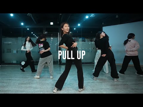 VIVIZ - <strong>PULL</strong> <strong>UP</strong> K-POP COVER DANCE MINJI