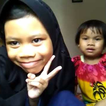 Video lucu bocah nyanyi saat hujan