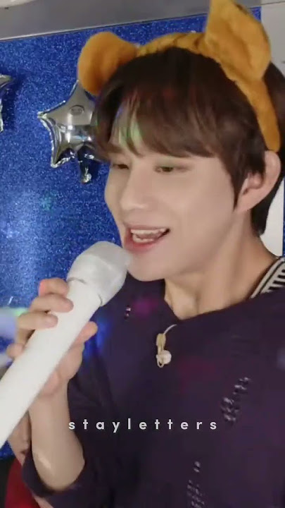 Lee Know and Jungwoo sing 'Boss'