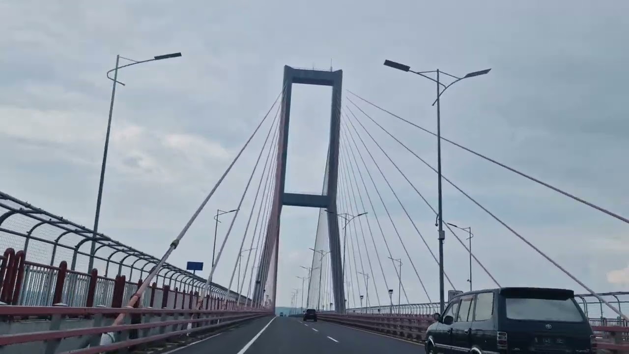 Melintasi Keindahan Jembatan Suramadu! ✨ | Road Trip Seru ke Madura