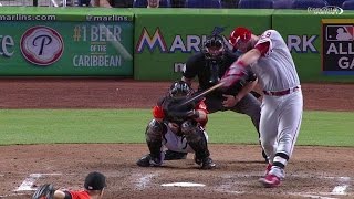 PHI@MIA: Rupp blasts solo homer off the foul pole