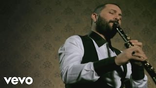 Video thumbnail of "Husnu Senlendirici - Böyle Ayrılık Olmaz"