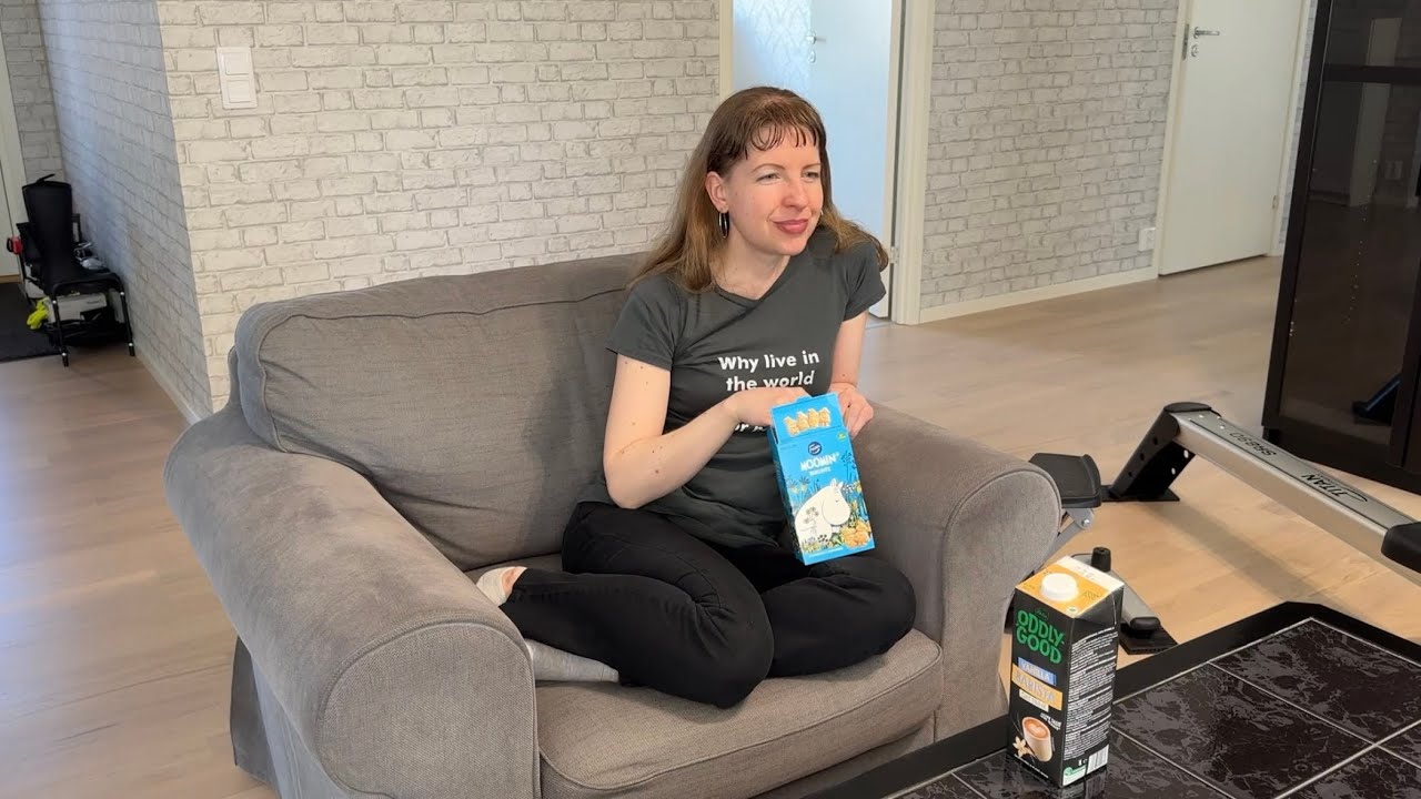 Kitty watches Dinosaur - YouTube