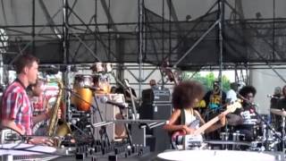 Predator (Weather Report cover) Esperanza Spalding live with The Roots