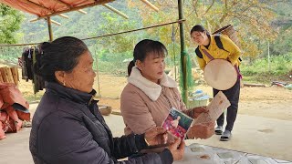Een alleenstaande moeder wordt verrast door het ontroerende liefdesverhaal van een aardige vrouw.