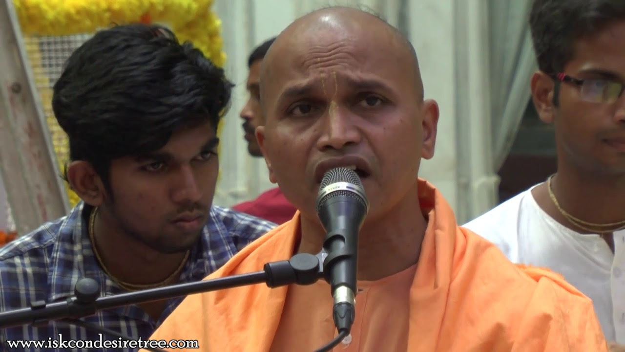 Hare Krishna Kirtan by Shivram Prabhu on Day 1 of ISKCON Juhu 50 hours Non Stop Kirtan 2016