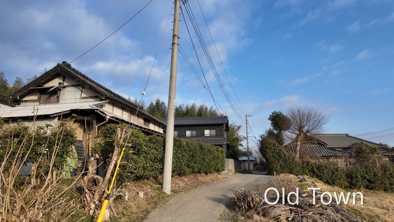 A Quiet Morning Walk Through an Old Japanese Town | Japan