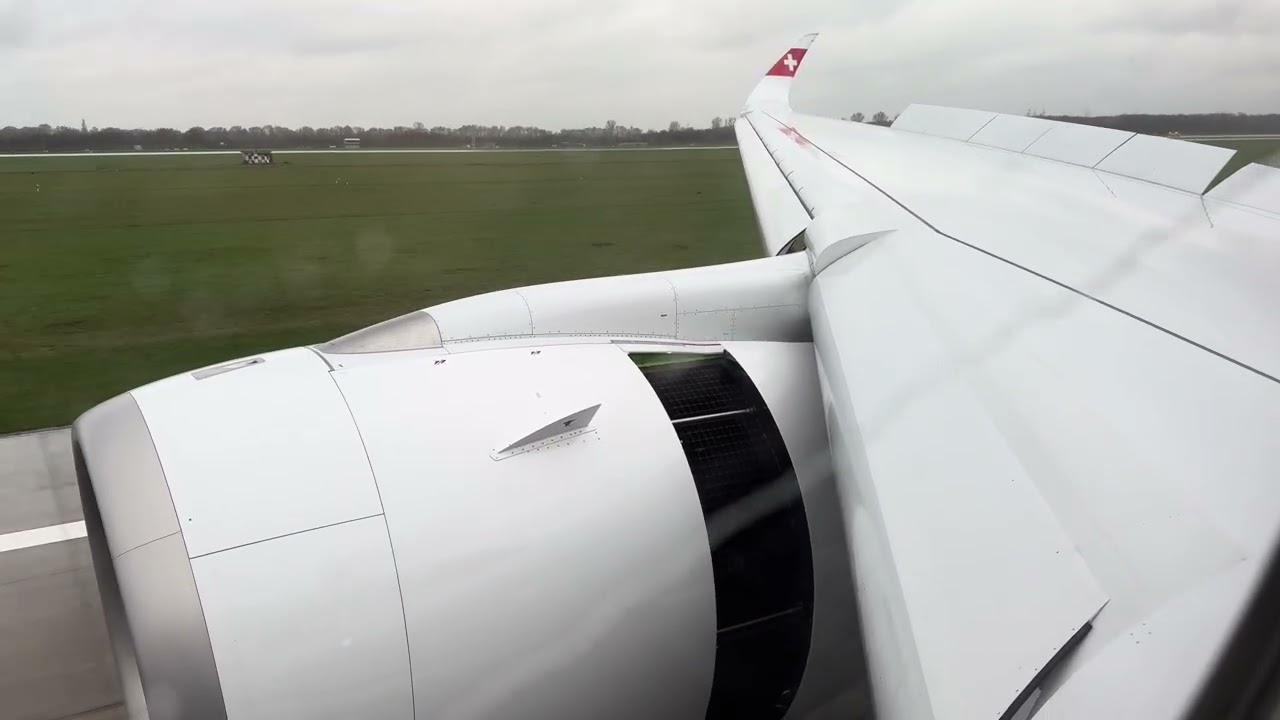 Swiss A350-900 HB-IFA rainy approach and rainy landing in Dusseldorf DUS 