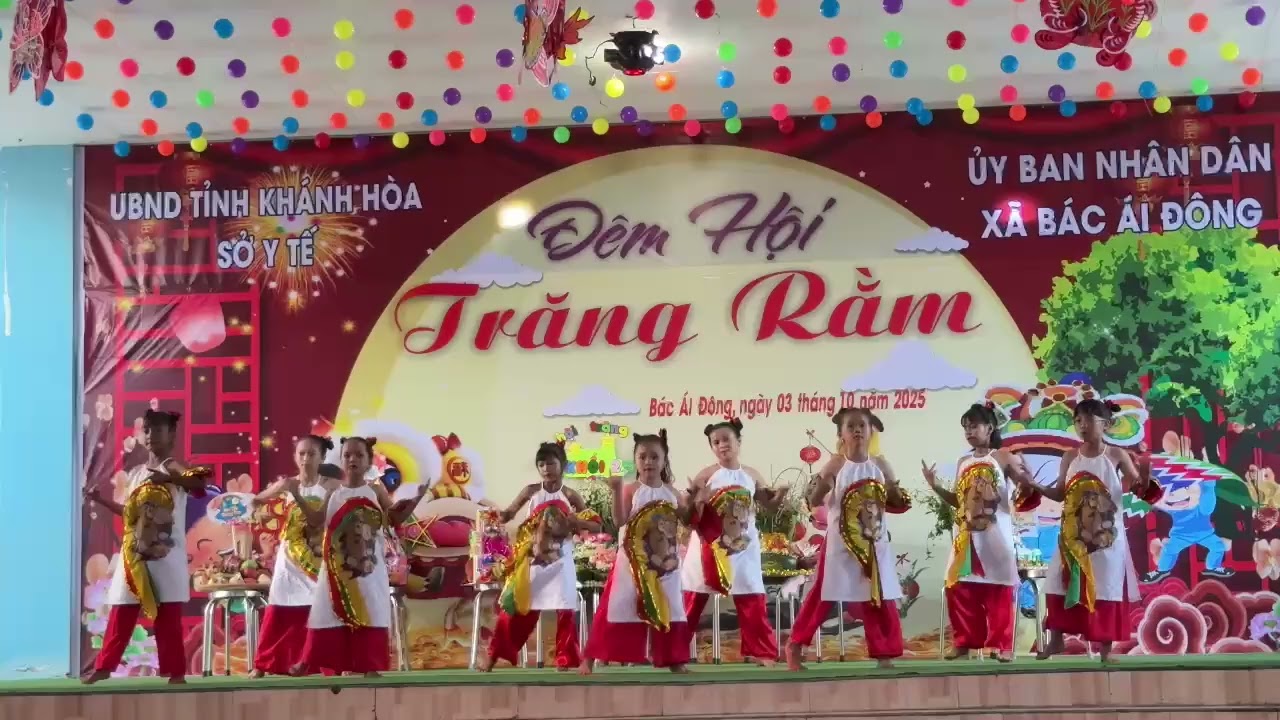 Nhảy hiện đại: liên khúc "Trung thu xuống phố"  