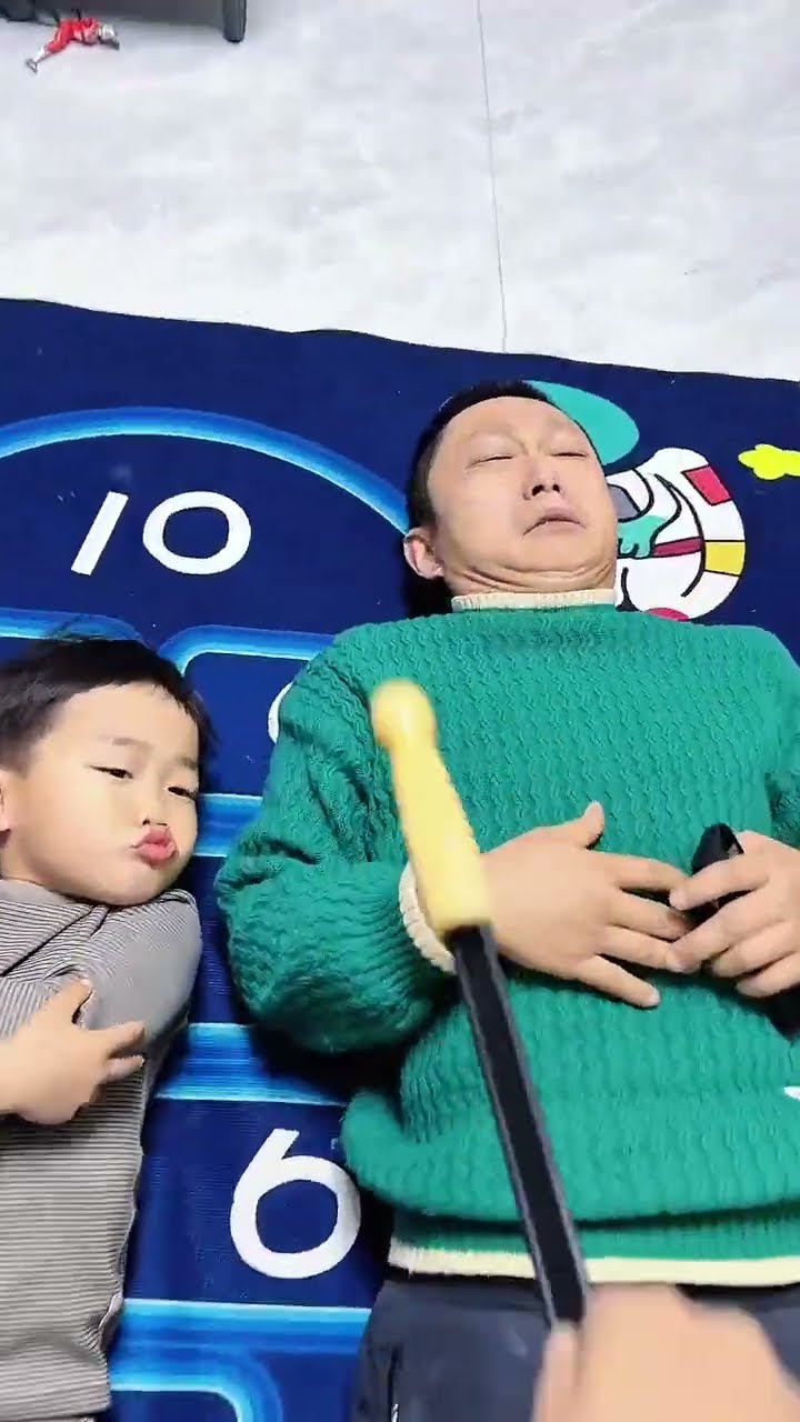 儿子半夜还不睡觉，妈妈一招解决！#Cute baby#Cute#呆萌小米宝#聪明宝宝#萌娃