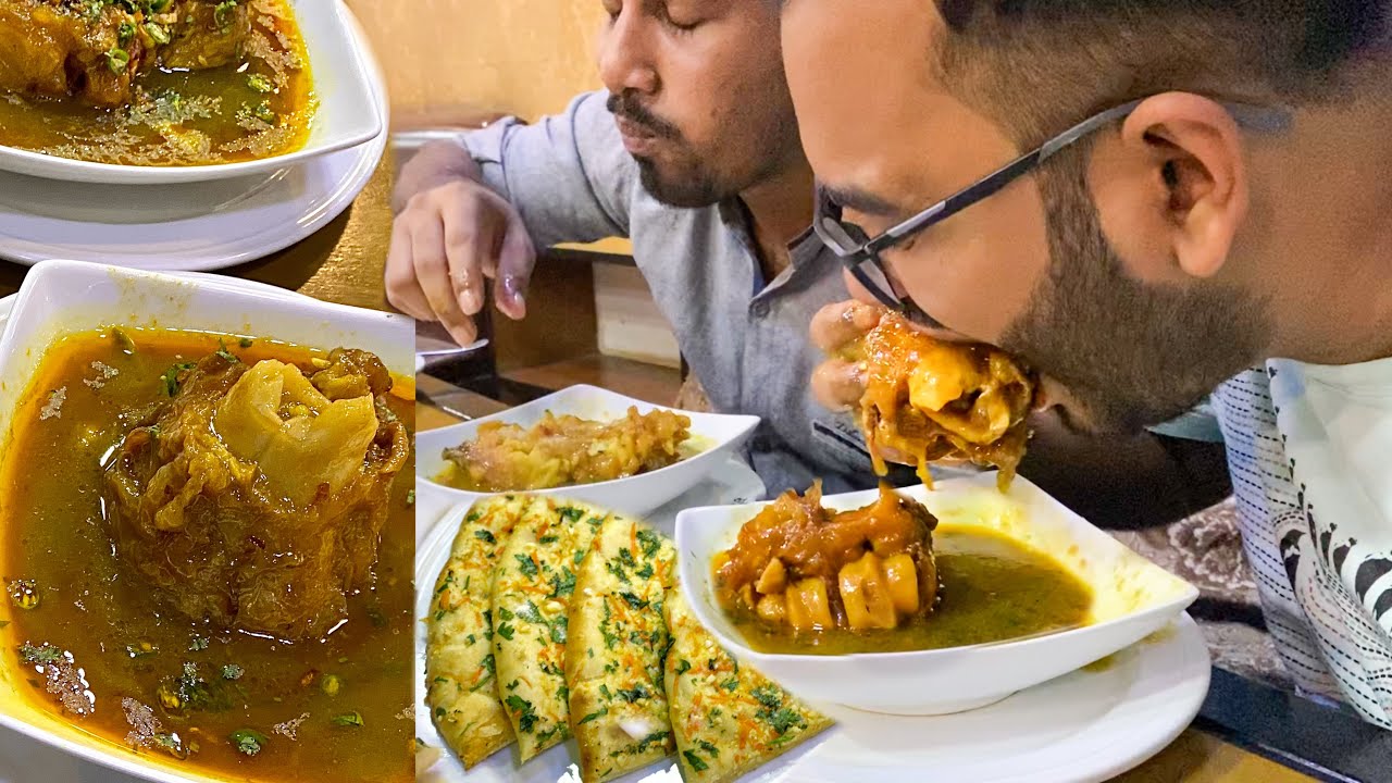 Eating Spicy Nalli/Nihari/Paya With Butter & Garlic Naan at Jomidari Bhoj Restaurant