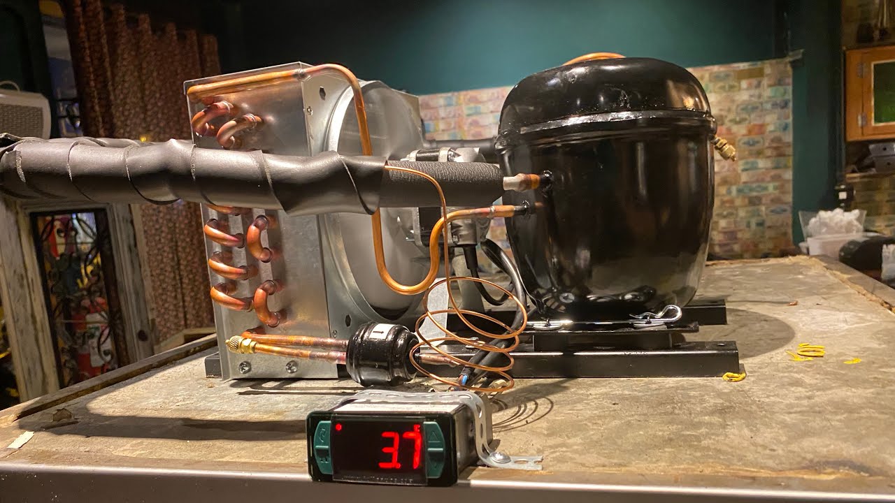 Montagem de unidades  condensadora em balcões refrigerado