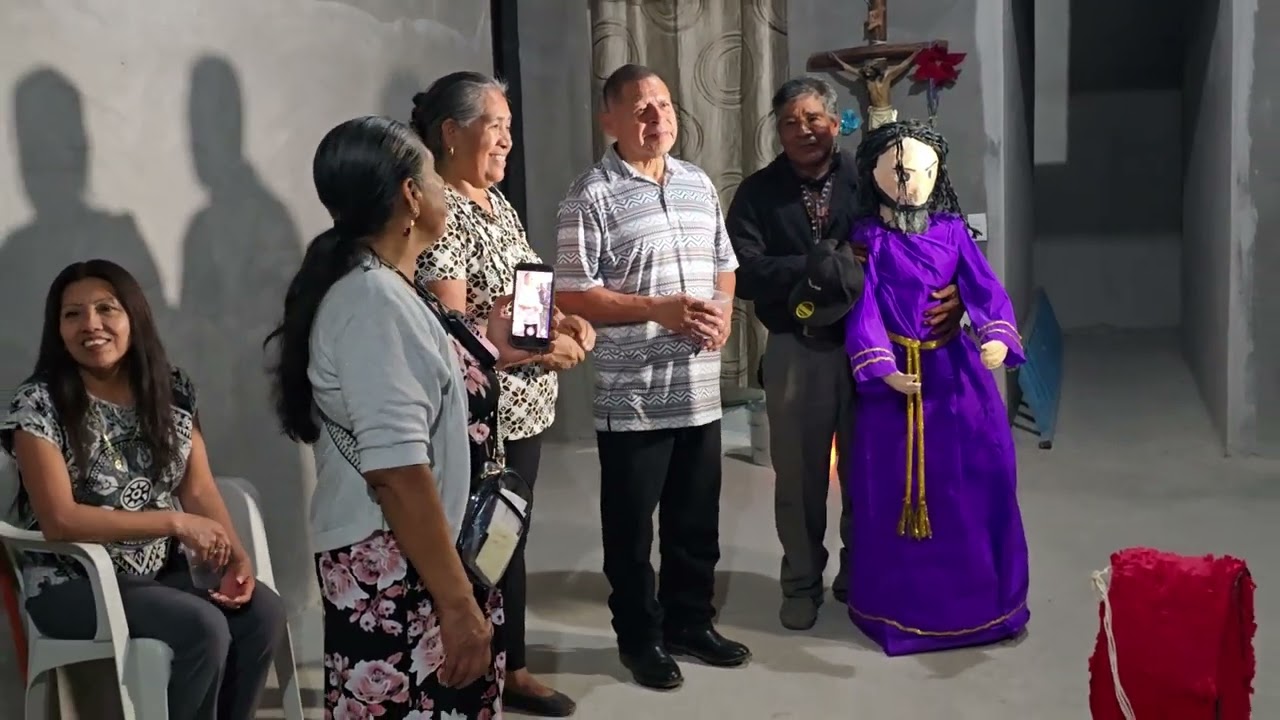 Vamos a traer las piñatas.