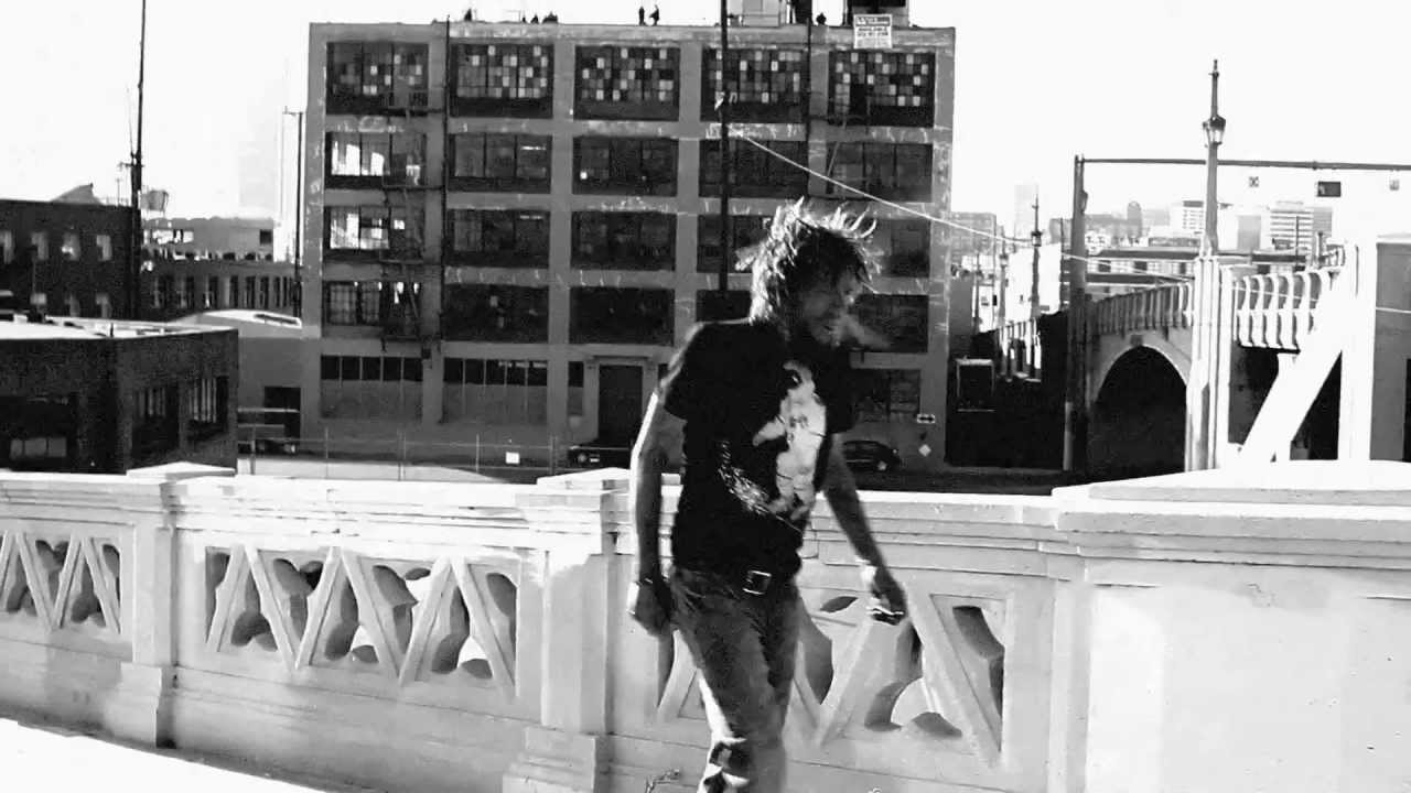 Everlast 'Long At All' (Official Video)