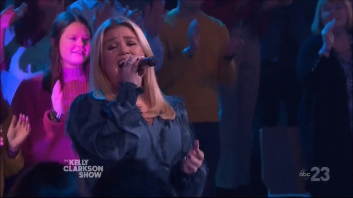 Kelly Clarkson Sings Toxic by Britney Spears: Listen