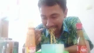 makan dulu Indomie goreng kecap ABC saus Indofood enak