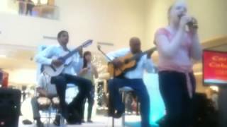 Yanelis Rivera canta Aguinaldo Jíbaro.