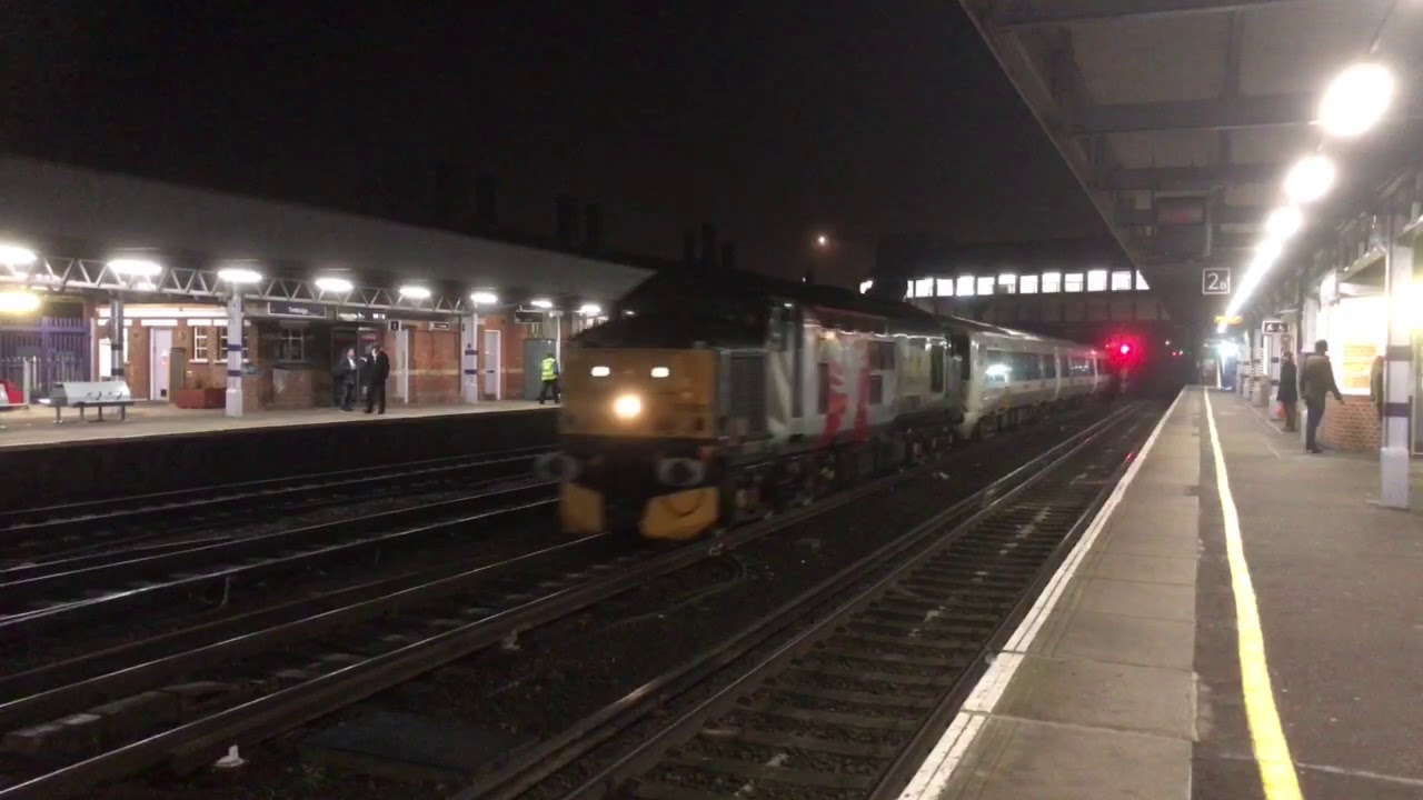 (HD) 37884 + 375805 pass Tonbridge working 5Q57 - 28/12/16