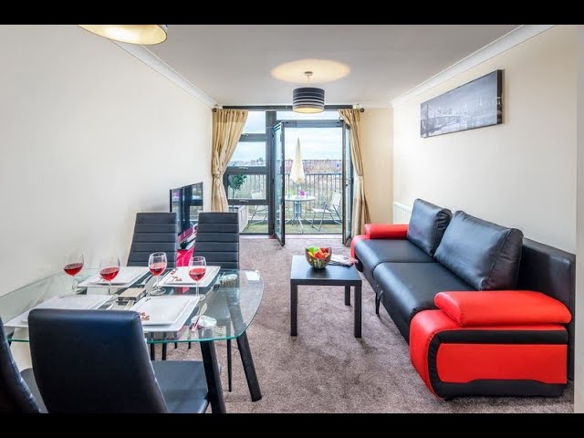 Bright Top-Floor 1-Bed with Balcony- 2 min Tube E3 Main Photo
