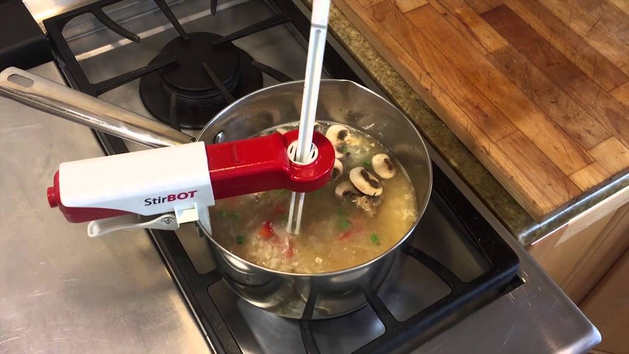 This Smart Pot Stirrer is the secret to a pro-style Thanksgiving