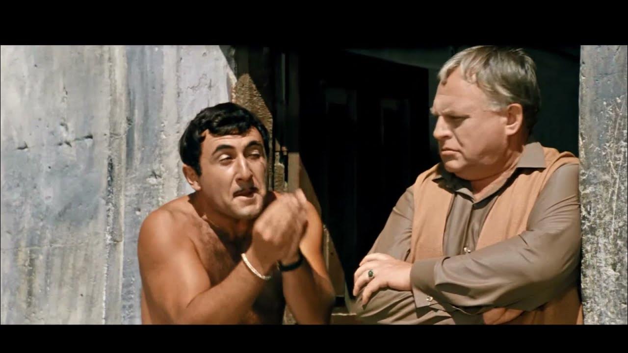 Бриллиантовая рука непереводимый. Непереводимая игра слов с использованием местных. Непереводимая игра слов. Непереводимая игра слов бриллиантовая рука. Непереводимая игра слов бриллиантовая рука.