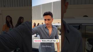 "Heroine Waha Pe Khadi Hai"- Ibrahim Ali Khan screenshot 2