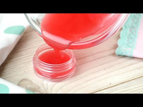 Video: Hur man gör läppglans med vaselin och läppstift: 14 steg