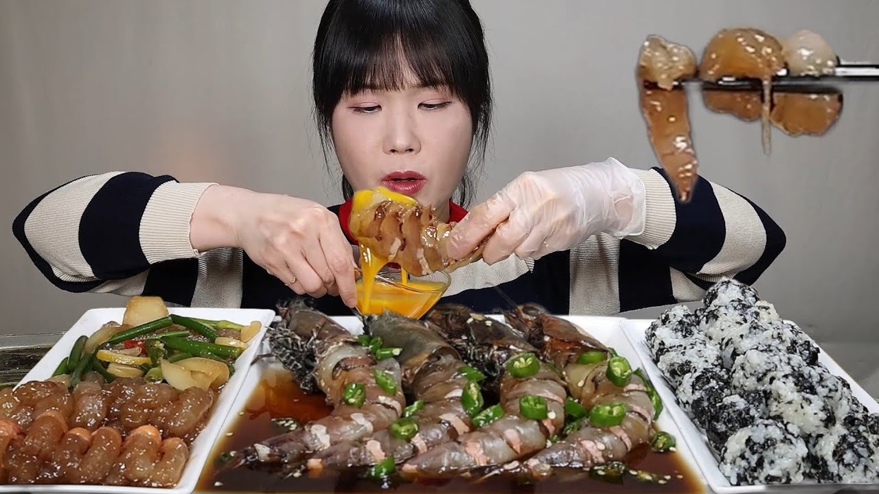 Креветки King Tiger, рисовые шарики, креветки, креветки, кимчи, острые, мокпан.