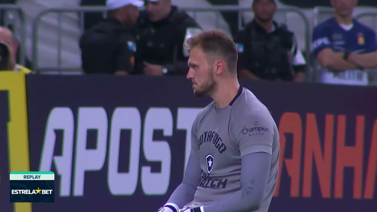 LUCAS PERRI FEZ GRANDES DEFESAS E SE DESTACOU NO CLÁSSICO ENTRE VASCO E BOTAFOGO