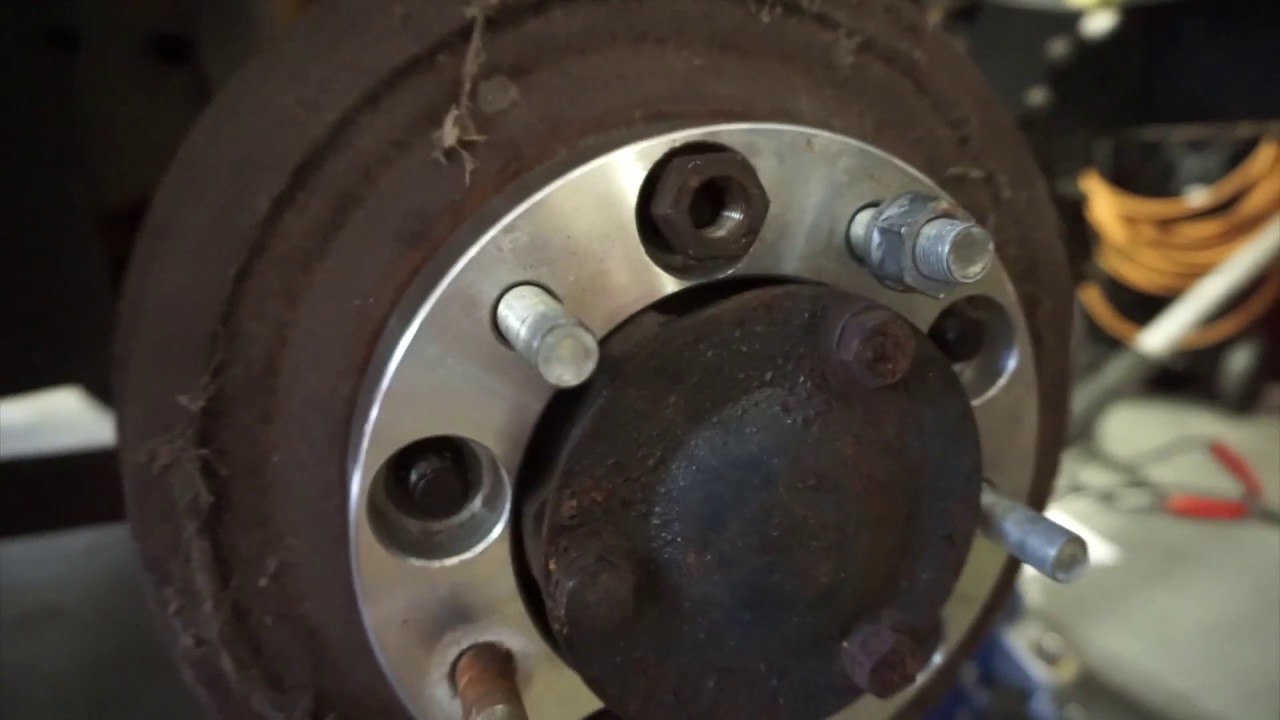 Putting Wheel Spacers on my Jeep!! YouTube