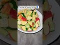 Un antojito de algo dilce y saladito ,que mejor que una Frutas y vegetales con limón y chile 😋