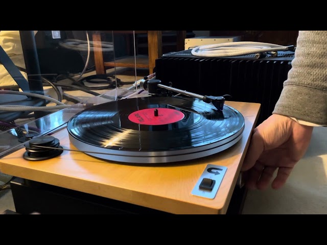 U-Turn Orbit Plus turntable with built in Preamp from Wayne’s audio (Maple wood) class=