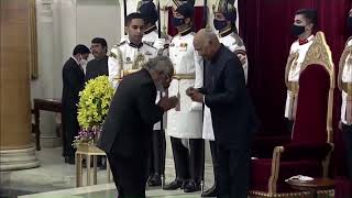 Celebrity President Kovind presents Padma Shri to Shri Savjibhai Dhanjibhai Dholakia for Social Work. Wealth