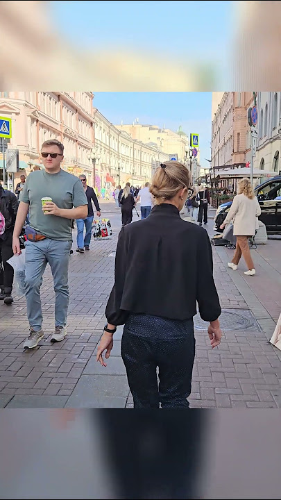 Grandma plays the accordion beautifully on Arbat Street in Moscow #walkingtour #walktour