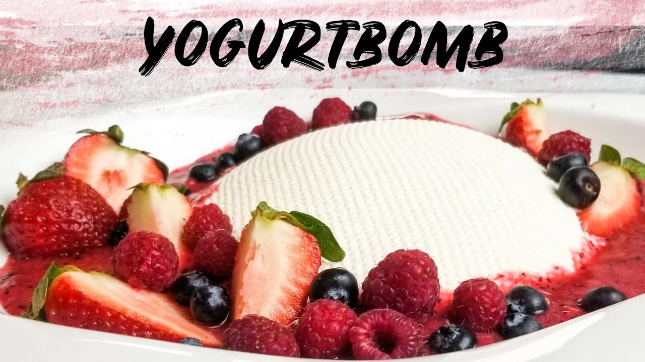 Joghurtbombe mit Beeren/ yogurtbomb with berries/ so easy and delicious/ dessert/ Nachspeise