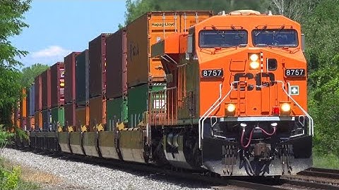 Orange CP Unit Meets NS Train! Headlight Burnt Out CSX Train! Trains w DPU Alright