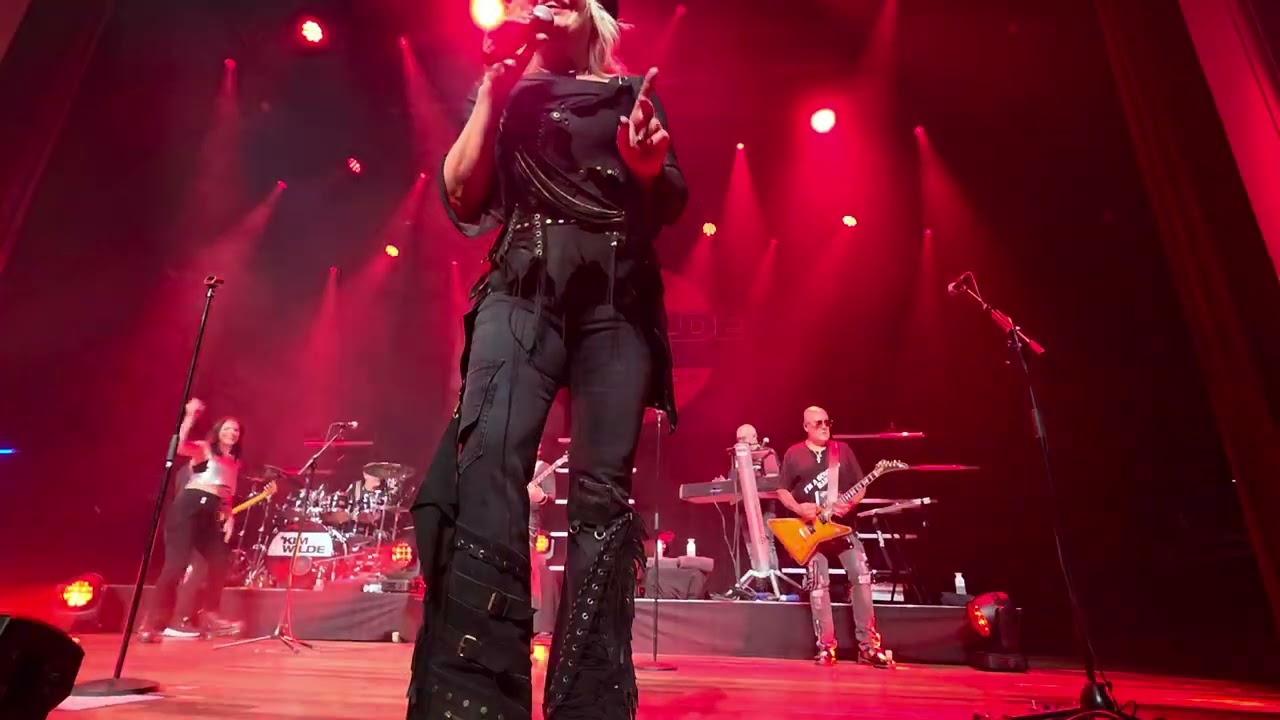 Kim Wilde - You keep me hangin'on (Anvers 17.10.25)