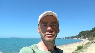 Где находится самый лучший песчаный пляж в Абхазии