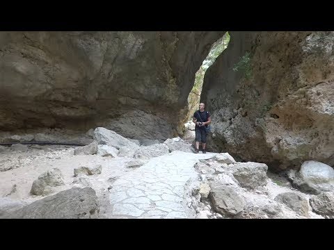 Ο καταρράκτης κοντά