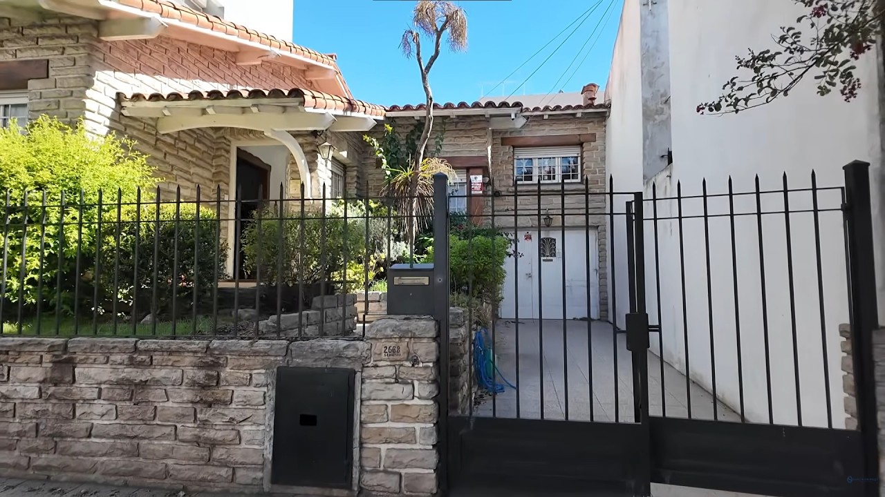 Venta - Casa cuatro ambientes con garage y patio - San lorenzo 2668