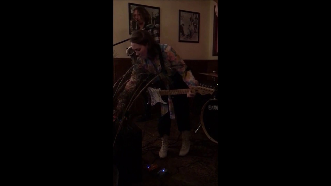 Pink Floyd - Breathe COVER by Cassandra Lewis at Highlands Hollow Brewhouse