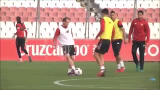 Tremoulinas y Krohn Dehli entrenan con el Sevilla tocando balón