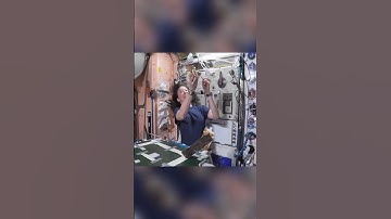 Isaac Newton vs Albert Einstein