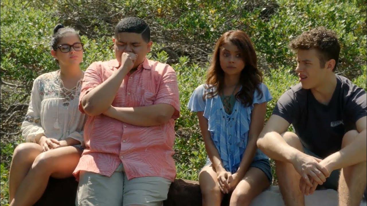 Modern Family Luke, Haley, Alex and Manny on lost Island STS YouTube