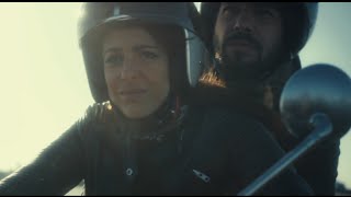 映画『ミモザの島に消えた母』予告編