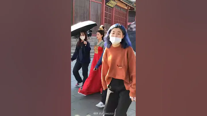 Lusi in green and red hanfu - DayDayNews