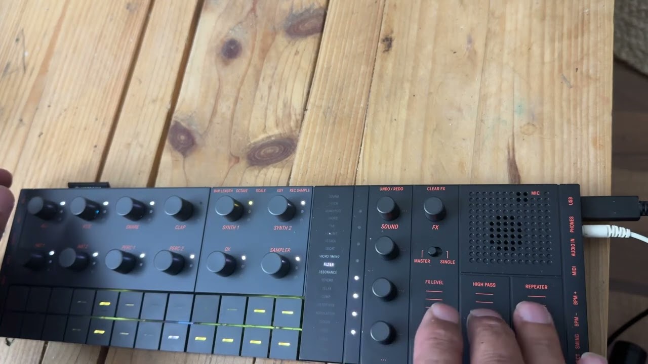 Smooth and silky house track on Yamaha Seqtrak 