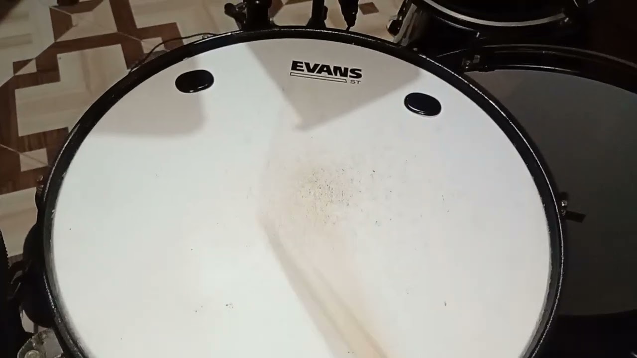 Probando parche Evans st   2 capas  en tarola de 14 pulgadas  