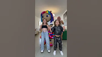 מעל מיליון צפיות ביוטיוב לשיר ושכל הקנאים יחפשו אוהב אתכם הכי בעולם 