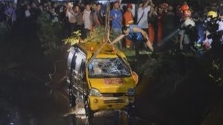 中国でバス事故、小学生8人を含む11人死亡 screenshot 5